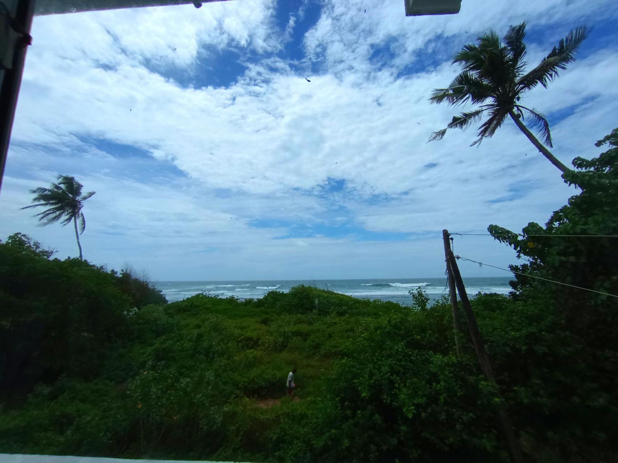 Blue Waves Ocean Mirissa Hotel Exterior photo