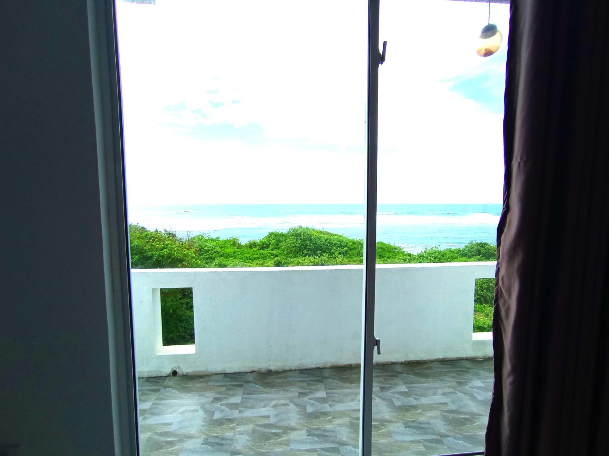Blue Waves Ocean Mirissa Hotel Exterior photo